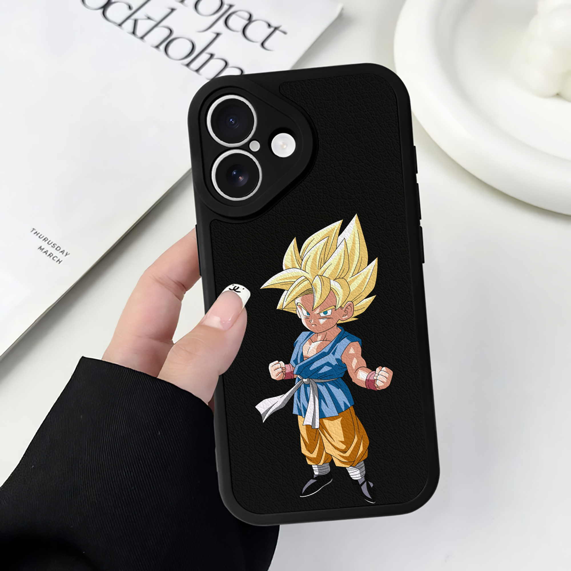 （画像用） ドラゴンボール 孫 悟飯（そんごはん）DRAGON BALL Son Gohan 【iPhone 16シリーズ対応】シリコンスマホケース（レザー調） 材質：シリコン